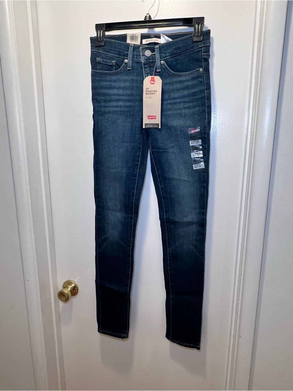 NWT Levi's Women's 311
SHAPING SKINNY Jeans